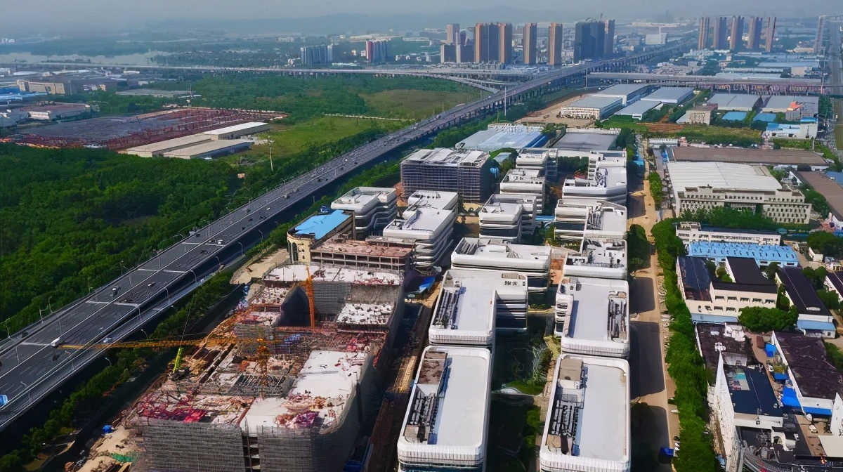 武汉经济开发区（汉南区）人工智能科技园配套人才公寓改造项目10kv线路迁改工程施工